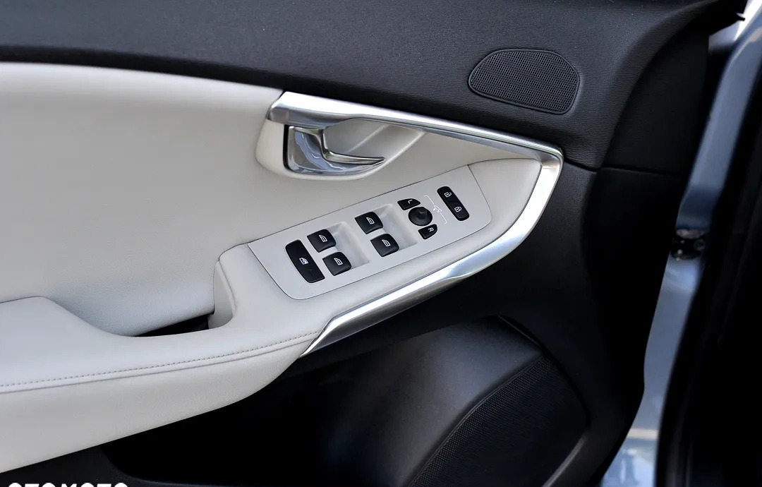 Volvo V40 cena 56900 przebieg: 189000, rok produkcji 2018 z Płock małe 704
